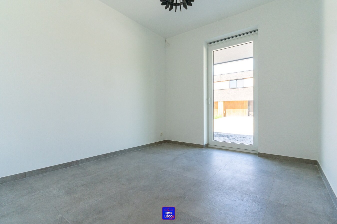 Appartement neuf rez-de-chaussée avec jardin et parking 2 voitures, TOP SECTEUR ! 