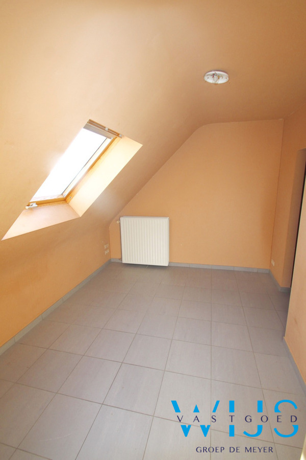 Zeer ruim lichtrijk appartement met 4 slaapkamers ! 