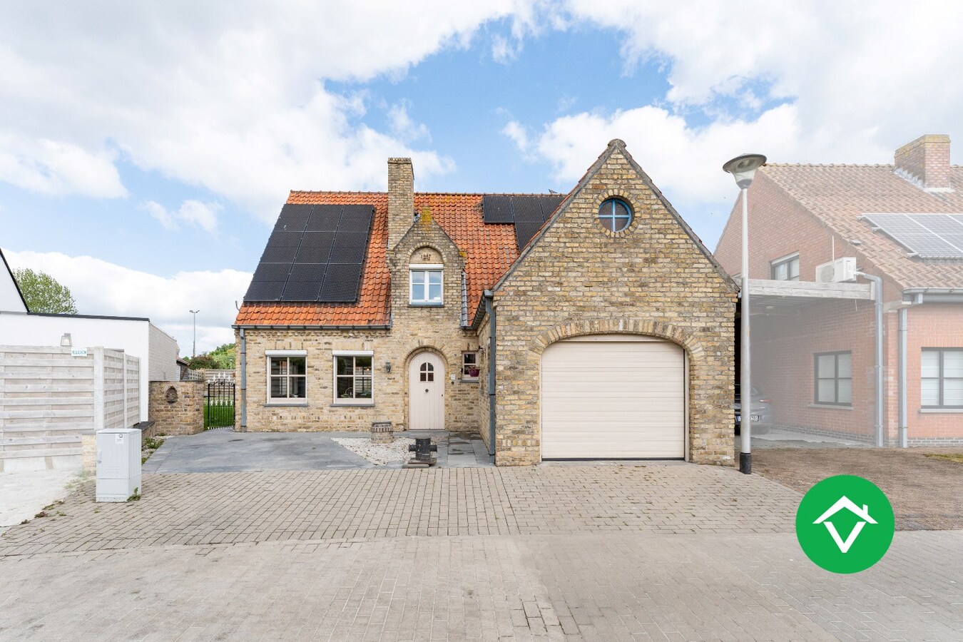 Landelijke gezinswoning met rustige ligging, 3 slaapkamers en een inpandige garage 