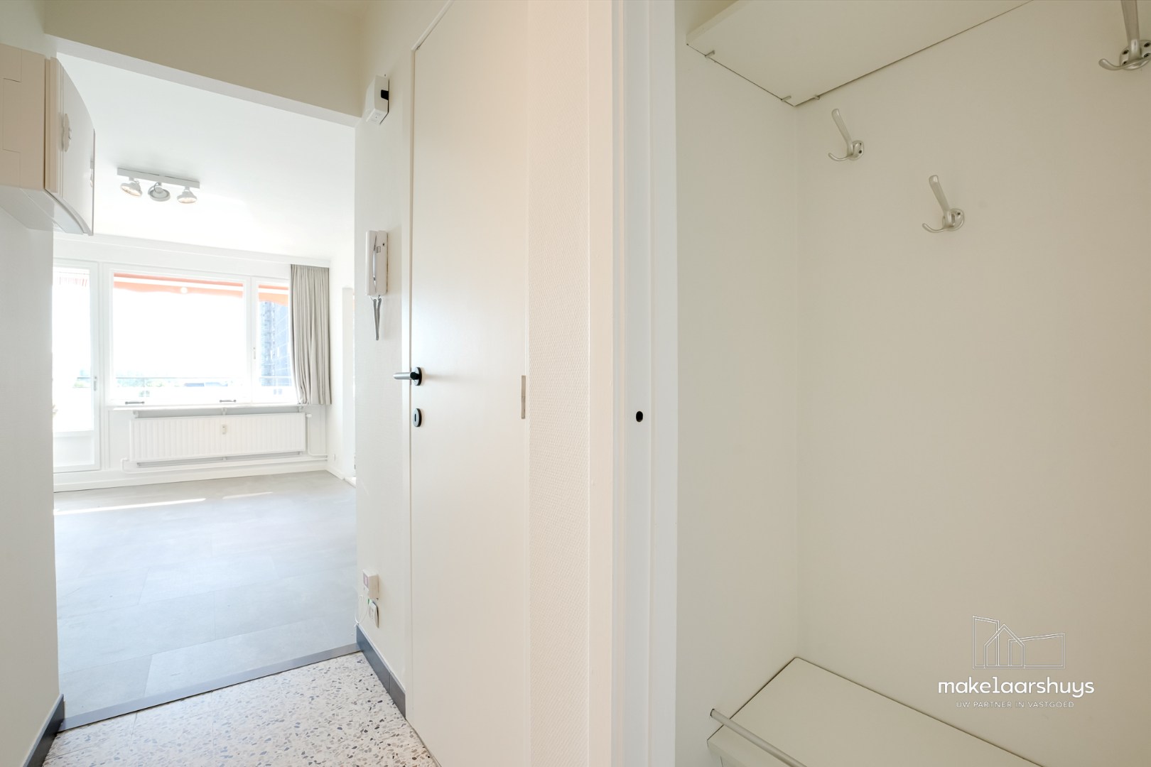 Aangename studio met slaaphoek en terras nabij de Coupure 