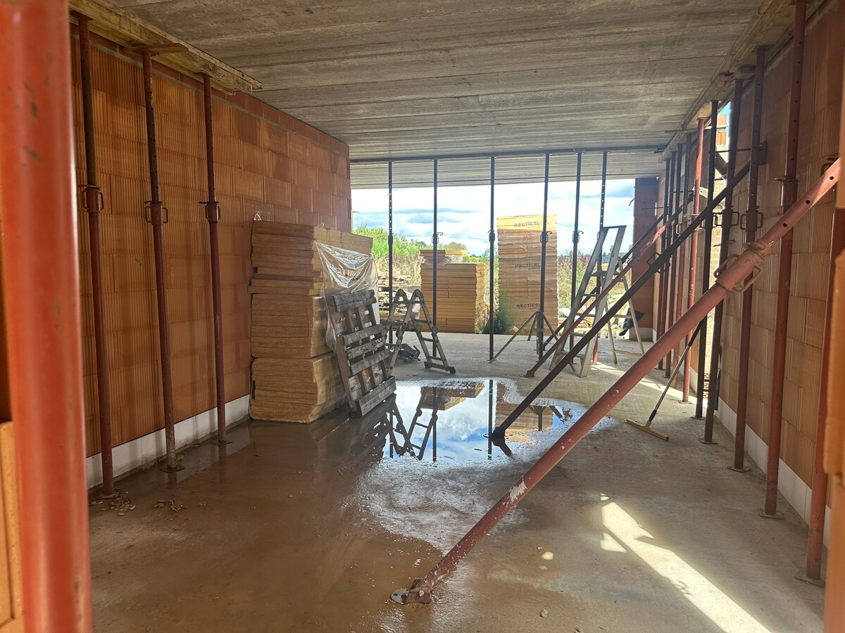 Schitterend gelegen nieuwbouw woning met 4 slaapkamers. Rustige ligging ! 