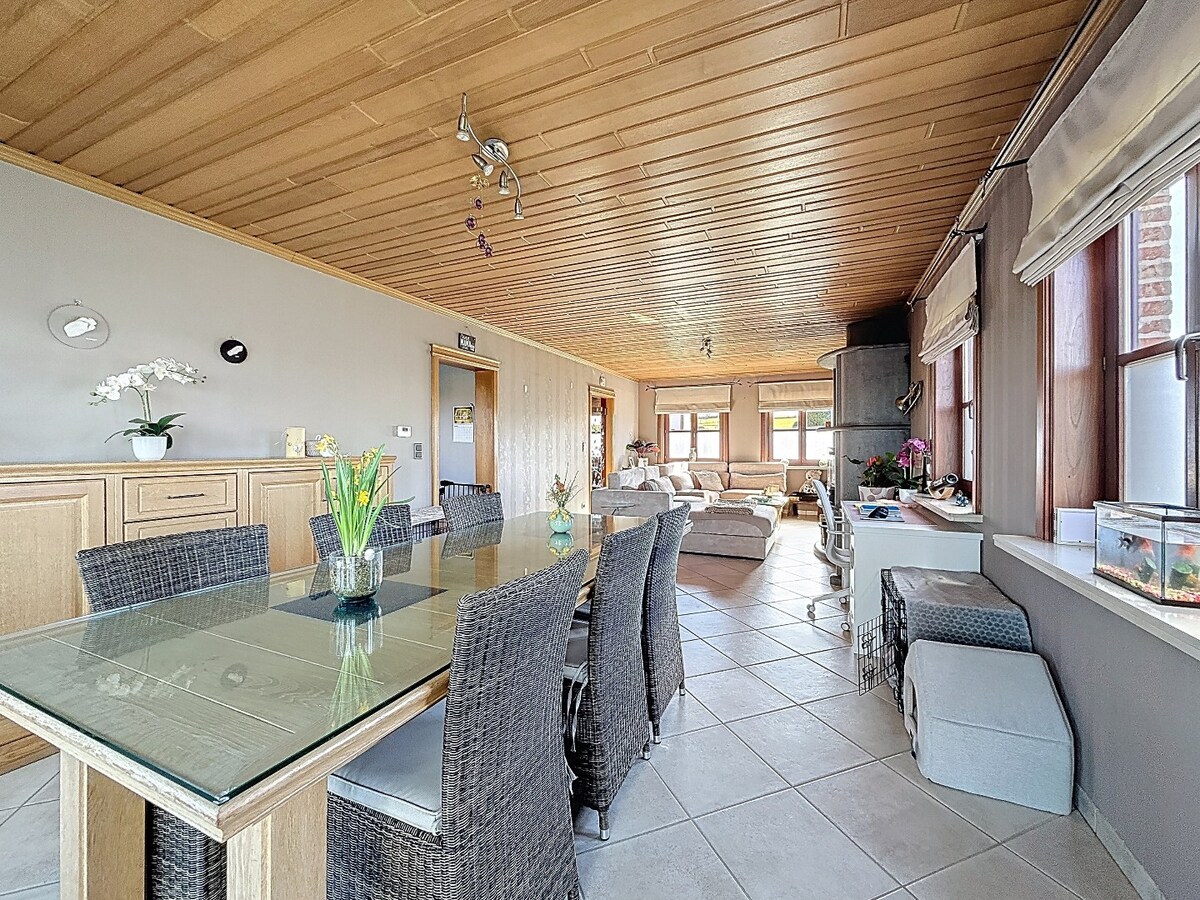 Ruime HOB met veel opslagruimte/garage te Zwalm 