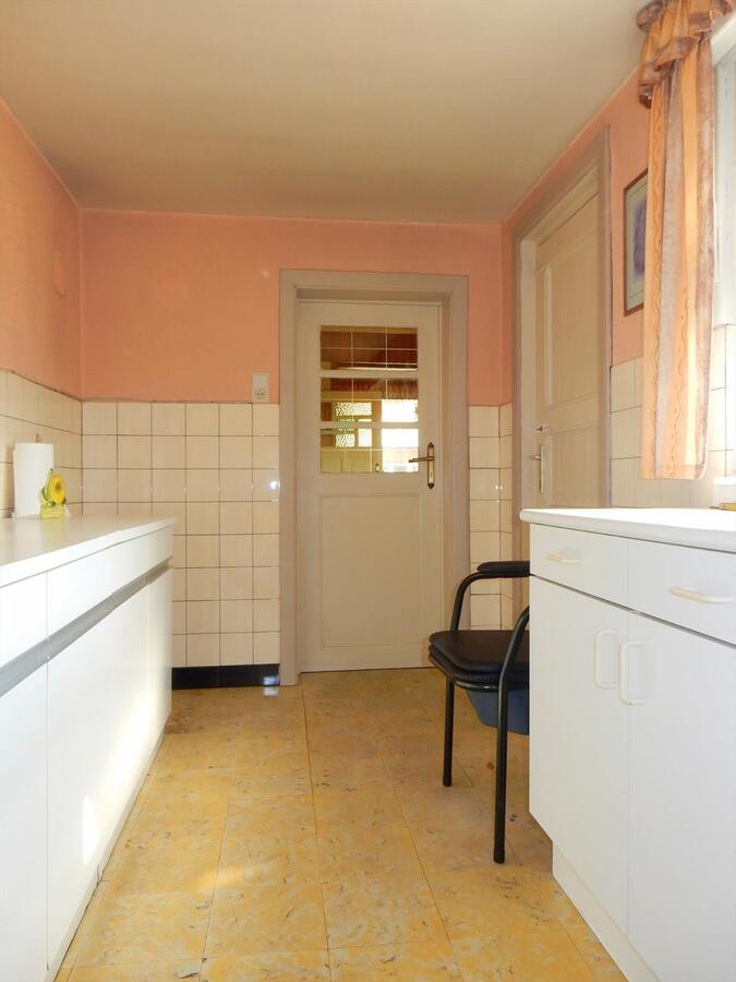 Op te frissen woning te Ichtegem 