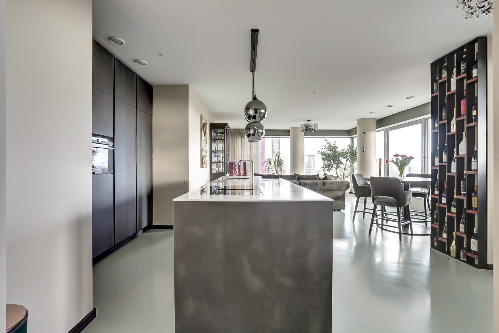 Ultiem luxe wonen in de iconische The CoolTower met spectaculair uitzicht, royaal terras (34 m²) en moderne afwerking in het bruisende hart van Rotterdam! 