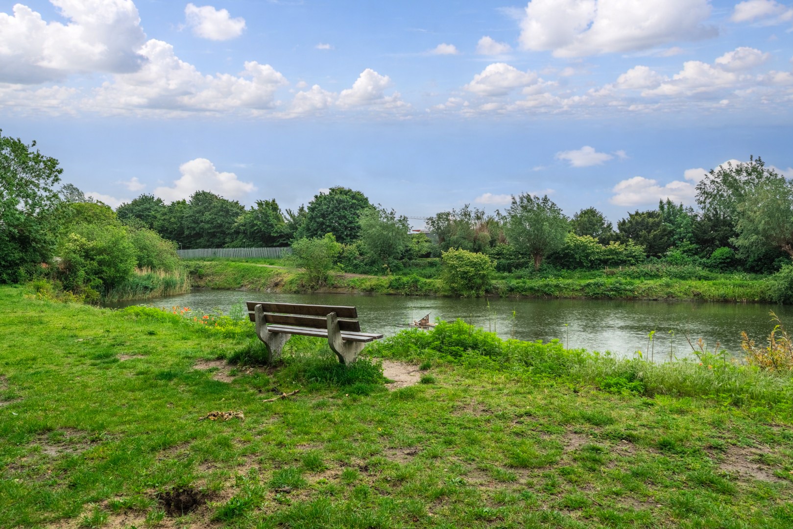 Karaktervolle voormalige apotheekwoning aan het water 