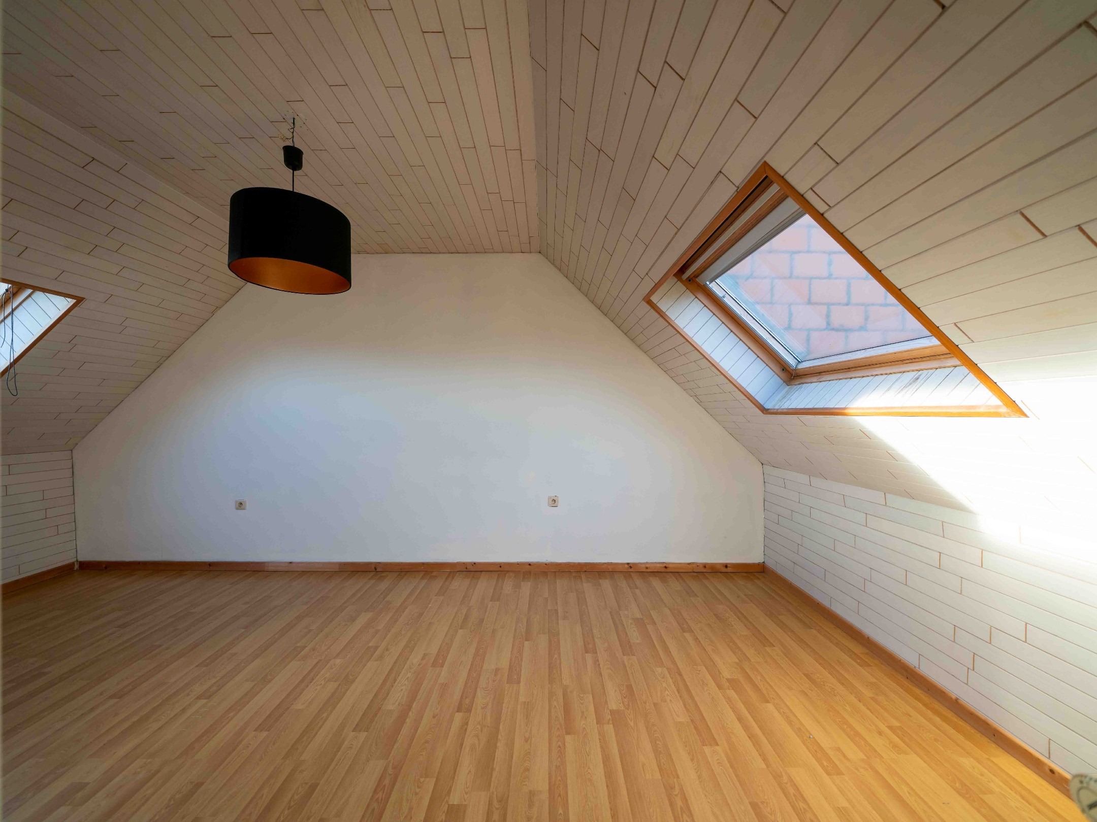 Woning met 2 kamers en veel potentieel op AAA-locatie 