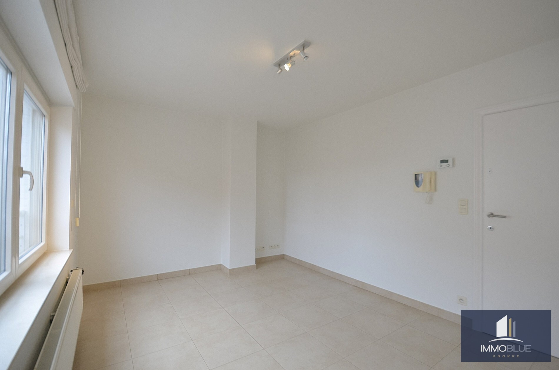 Ruime woning met ruime terrassen en een inpandige garage gelegen nabij de keuvelhoekstraat. 