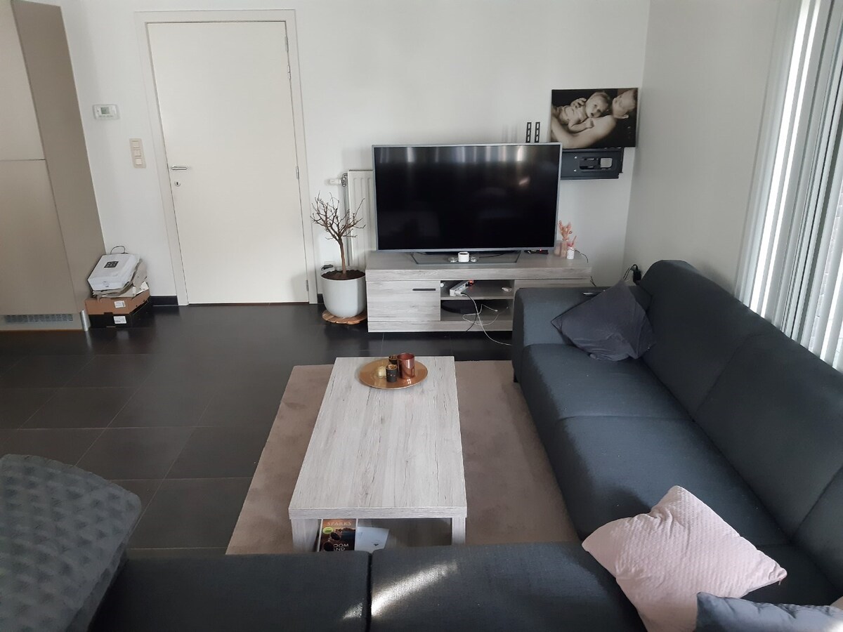 Eigentijds wonen met mega-kelder. 