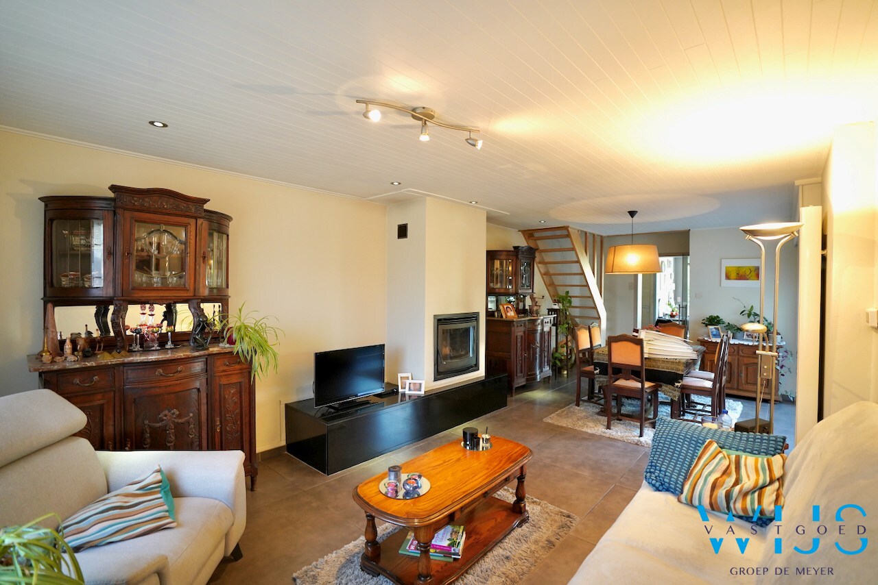 Praktisch en rustig gelegen woning met garage &amp; toffe tuin te Zelzate! 