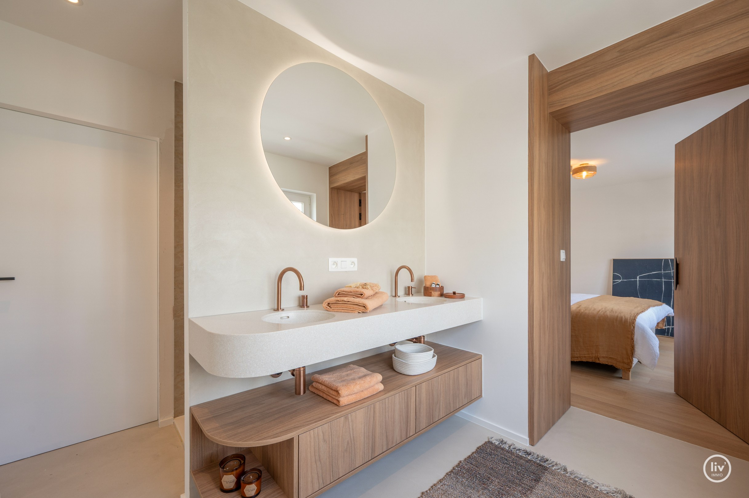 Exclusief gerenoveerde villa op een absolute toplocatie in de Jozef Nellenslaan te Knokke. 