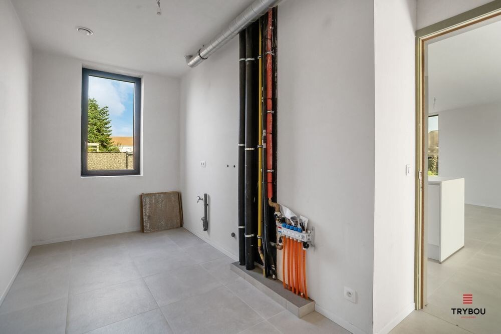 Uitstekend gelegen, halfopen nieuwbouwwoning op een boogscheut van het Centrum van Roeselare 