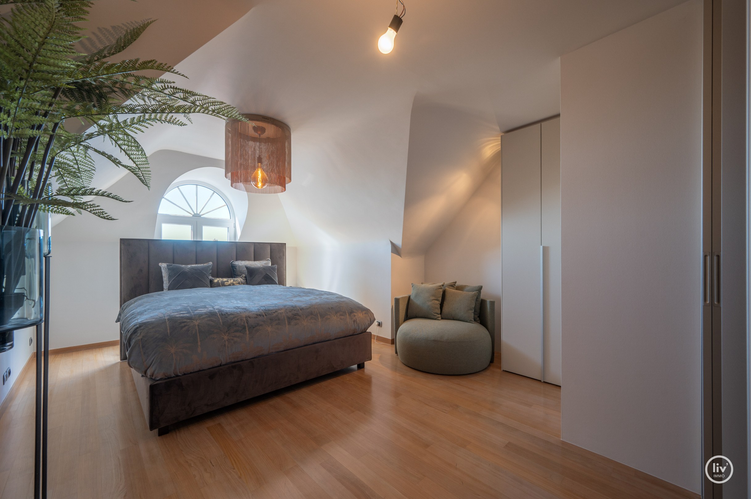 Prachtig en ruim 3-slaapkamerappartement met mooie terrassen en magnifiek open zicht alsook zeezicht.. 