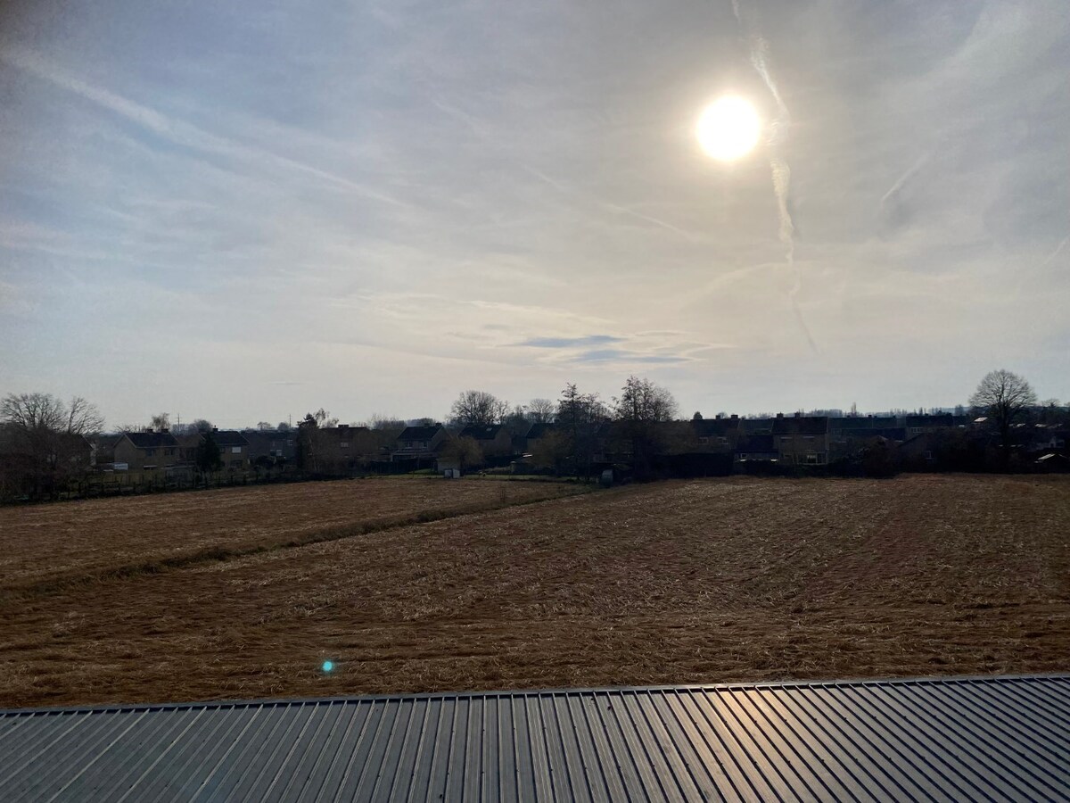 Ruim 1 slpk appartement met garage 