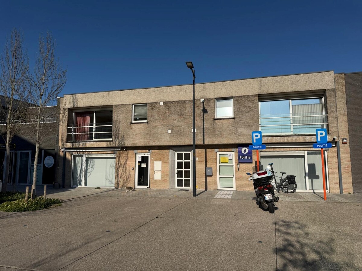 Uitstekend gelegen, ruim appartement met groot terras pal in het centrum van Langemark 