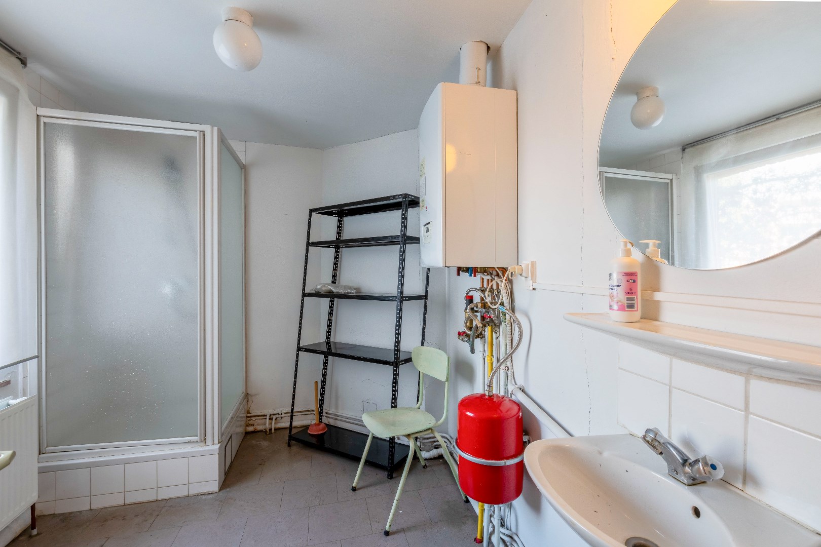 Vergunde opbrengsteigendom met 5 kamers nabij Gent Sint-Pieters. 