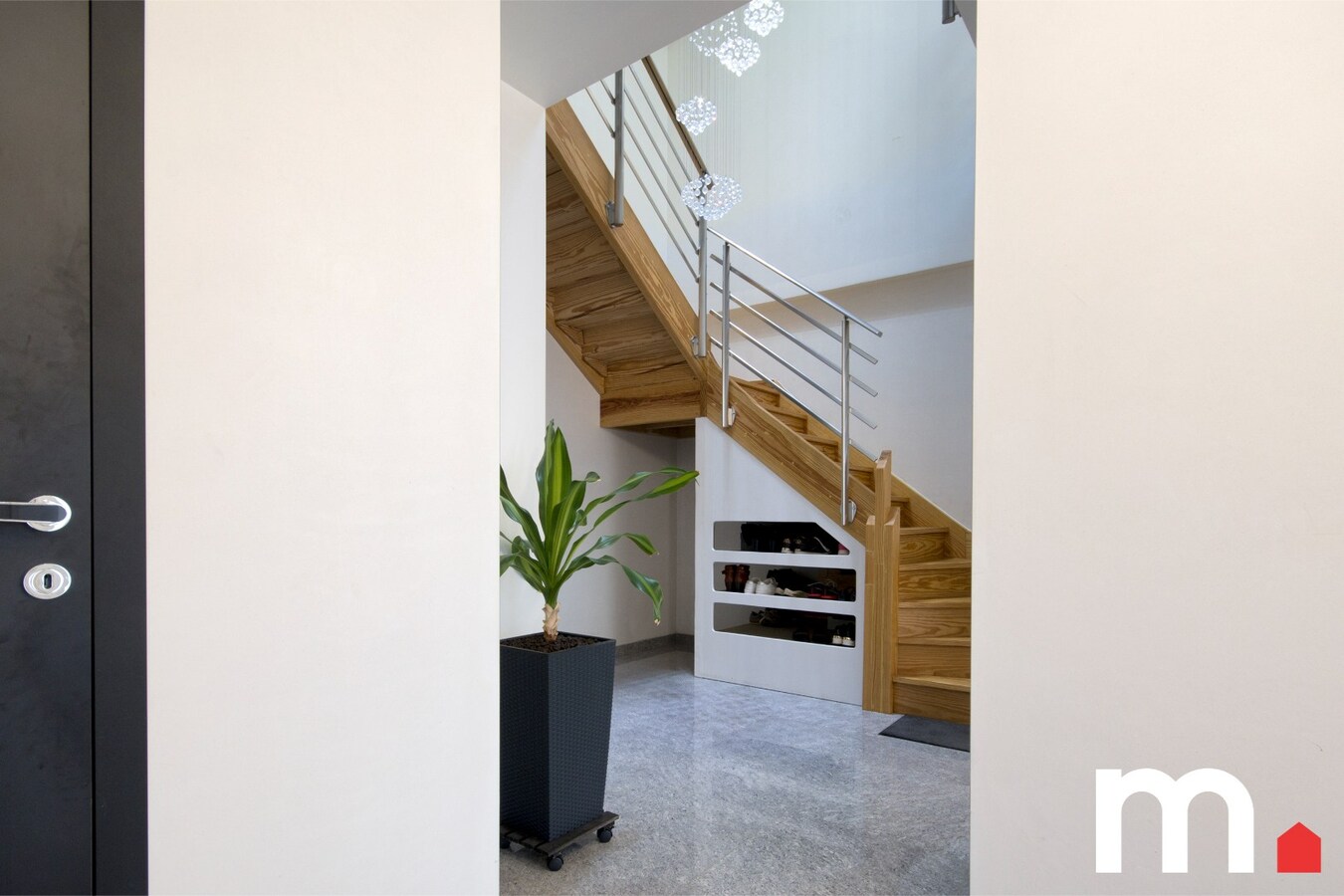 Gerenoveerd centraal gelegen woonst met praktijkruimte te Moorsele ! 