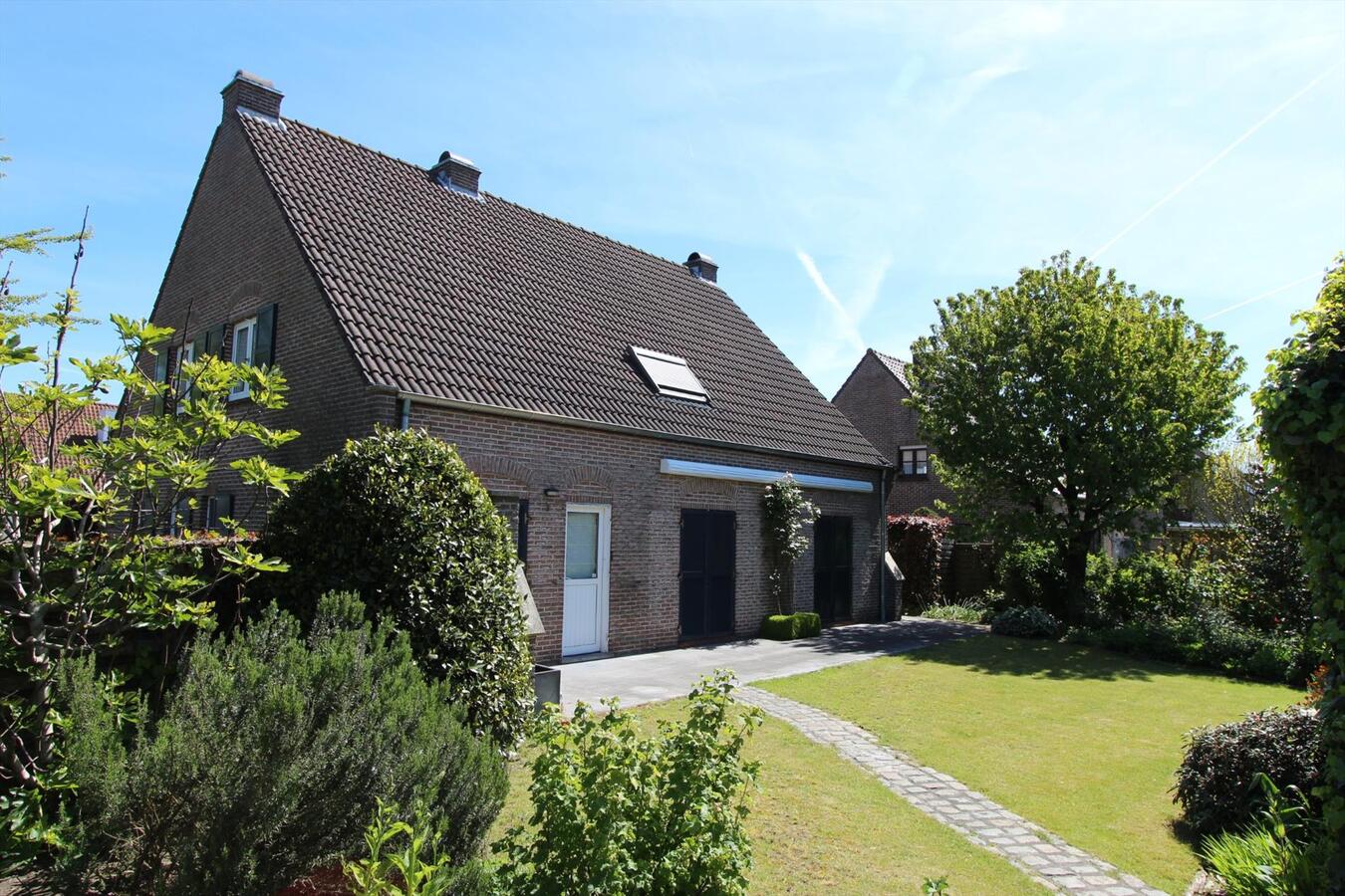 Alleenstaande woning met 4 slaapkamers te Ichtegem 