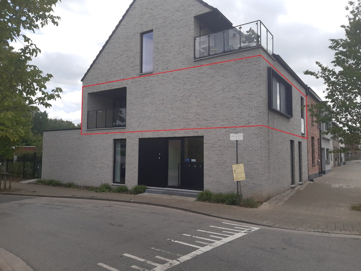 Praktisch 2 slpk-appartement met terras. 