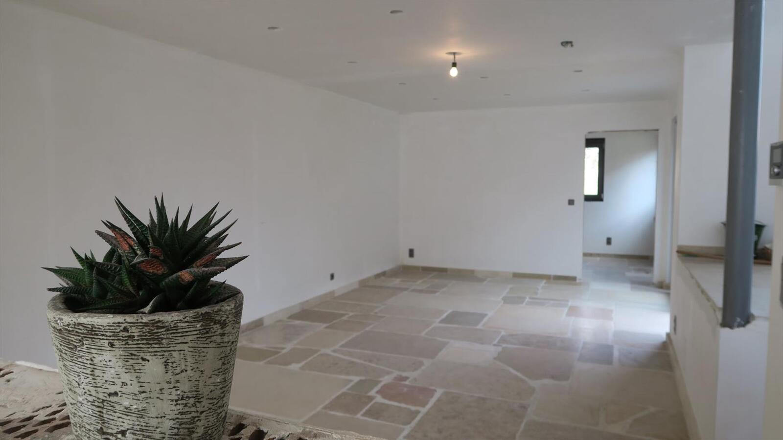 Welgelegen woning op ruim perceel van 1230 m² 