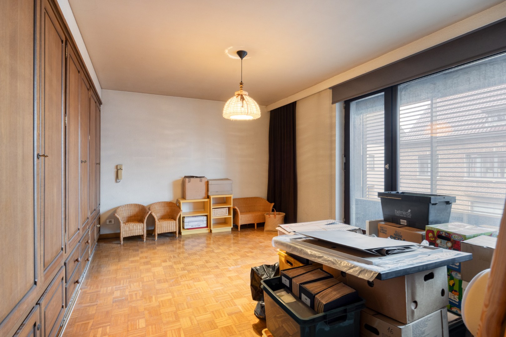 Handelswoning met 3 slpk. en privéparking in het centrum van Balen 