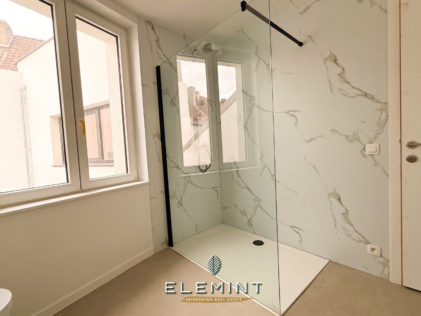 Instapklaar &amp; energiezuinig wonen met warmtepomp en fietsenberging in Kortrijk 