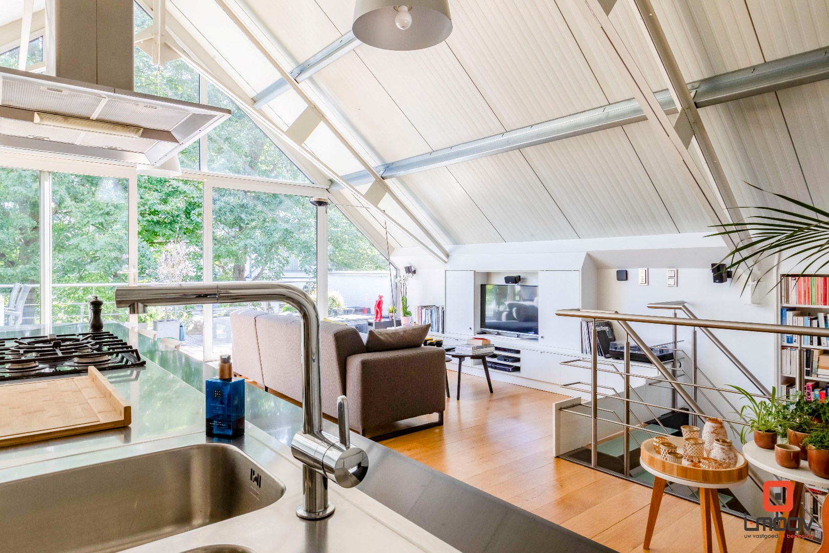 Karaktervol pand aan het Rommelwaterpark: industriële charme met huiselijke warmte. 