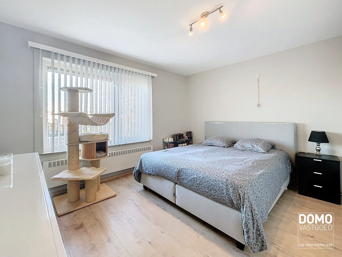 GEZELLIG, GERENOVEERD TWEE SLAAPKAMERAPPARTEMENT MET TUIN EN GARAGE TE HASSELT 