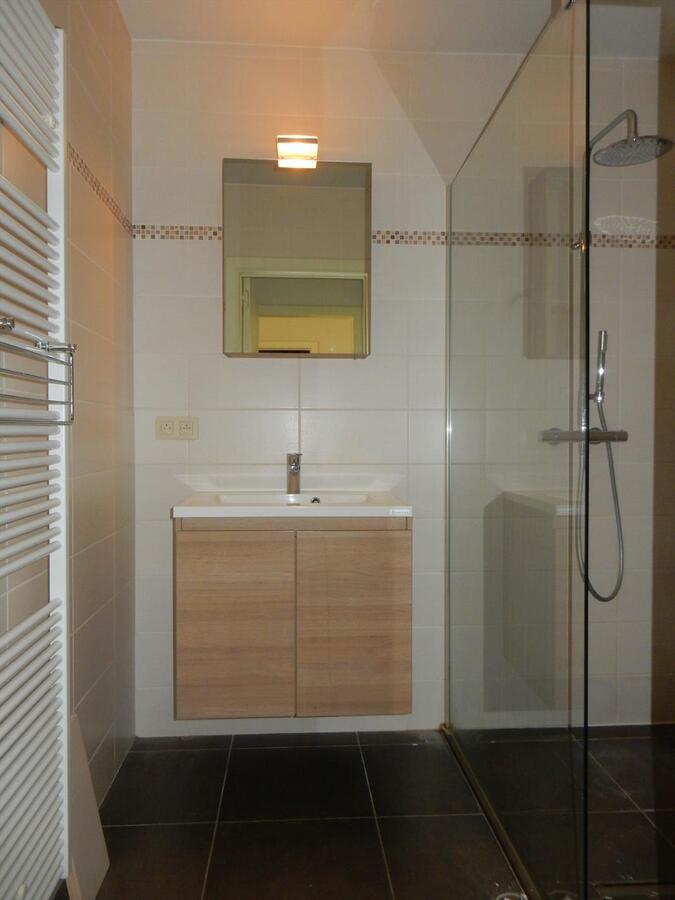 Vernieuwd appartement met 2 slaapkamers 