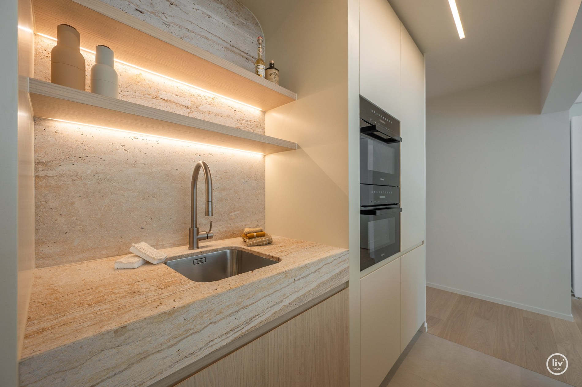 Appartement de plus de 3 chambres avec des finitions très luxueuses et possibilité de garage dans l'immeuble. 