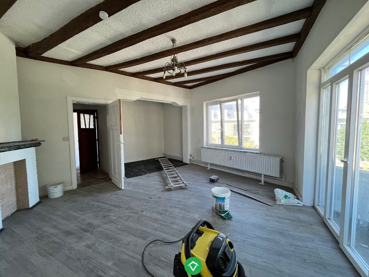 Opbrengstpand bestaande uit 3 verhuurde appartementen, gelegen aan H.Hart-Kerk 