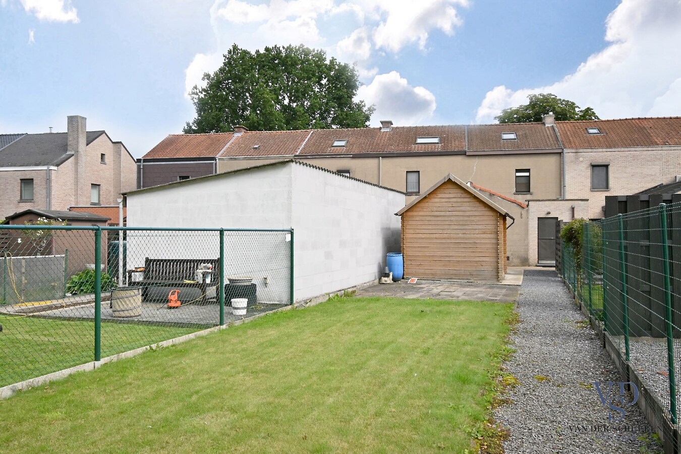 Degelijke rijwoning. 