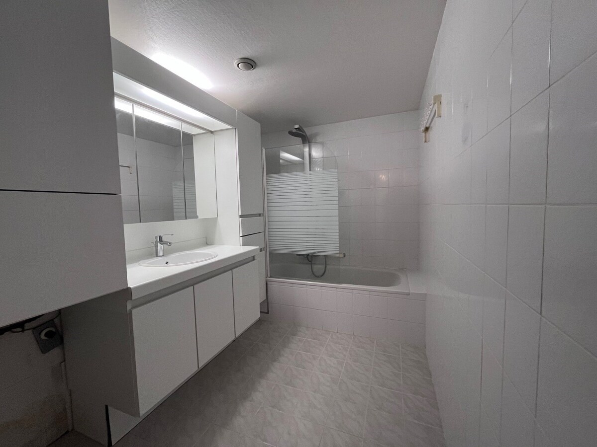 Bijzonder goedgelegen, ruim 3-slaapkamer-appartement met riant zonneterras 