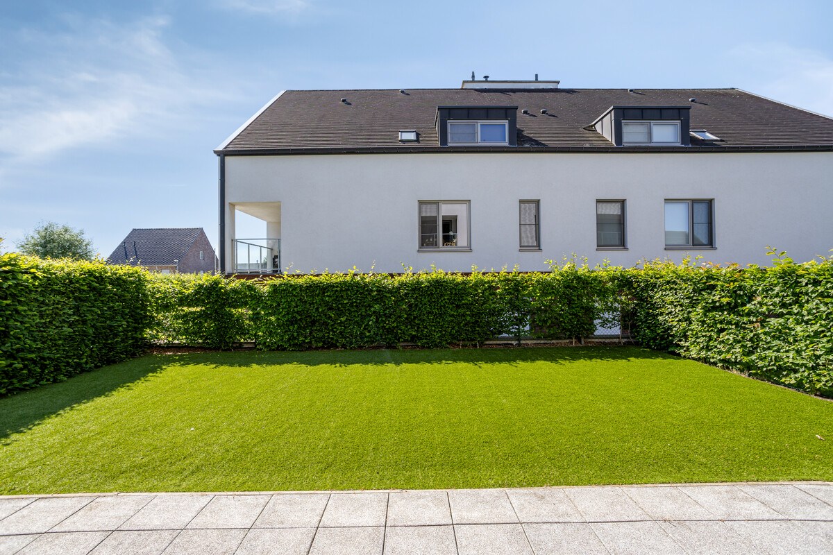 Instapklaar gelijkvloers appartement met groot terras, tuin en garagebox in Kumtich - EPC 104 KWH/m² 
