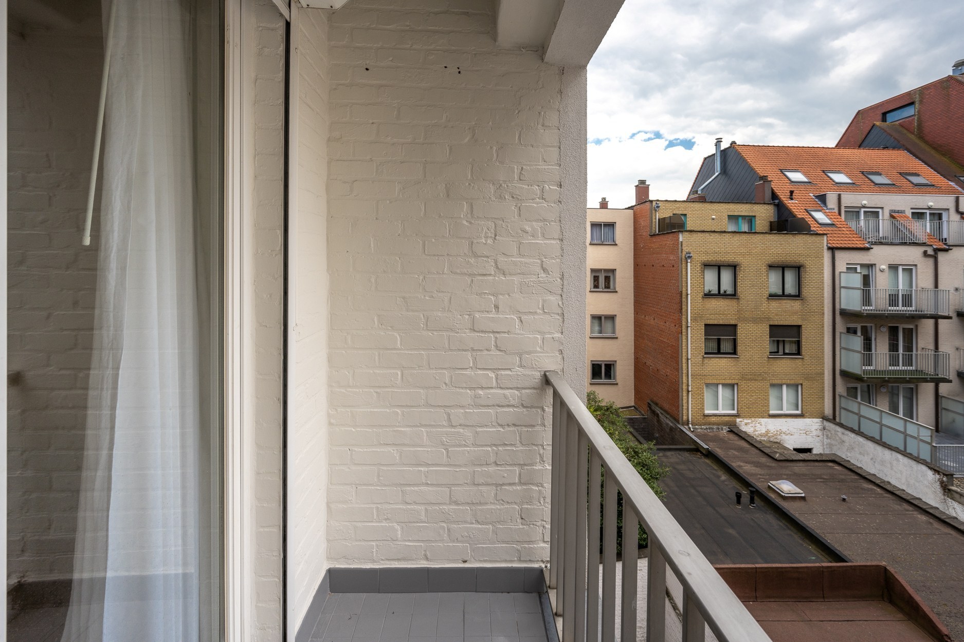 OPENDEURDAG Zaterdag 04/04 tussen 16u15 - 18u (Lippenslaan 174): Prachtig gerenoveerd 3 slaapkamerappartement vlakbij de Lippenslaan te Knokke. 