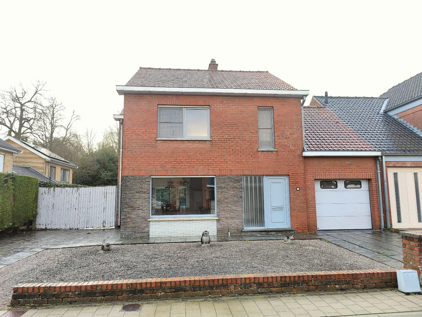Halfopen woning met tuin en garage op 385 m² 