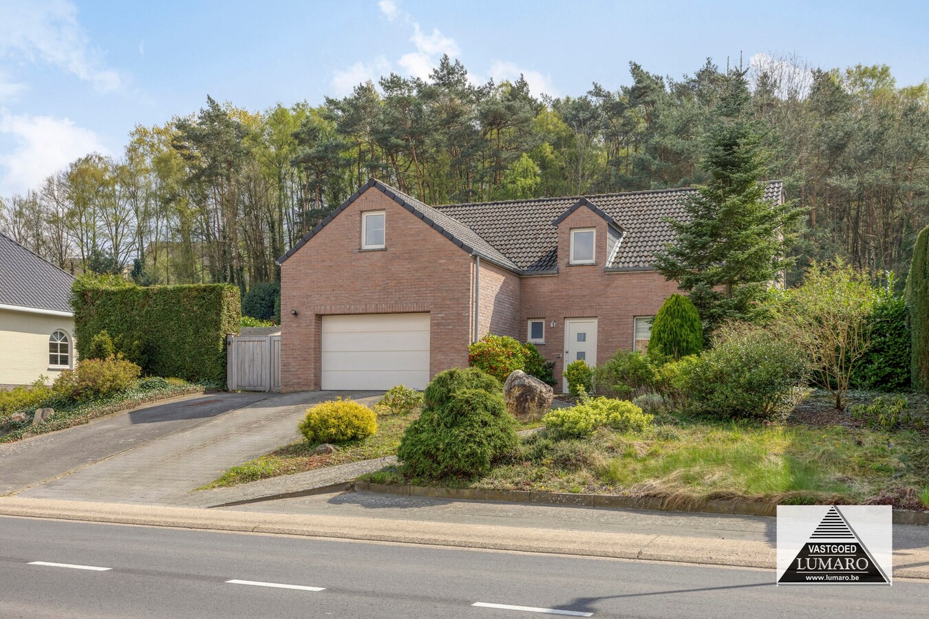 Vrijstaand landhuis op 2.942m². Instapklaar. Energielabel B. 