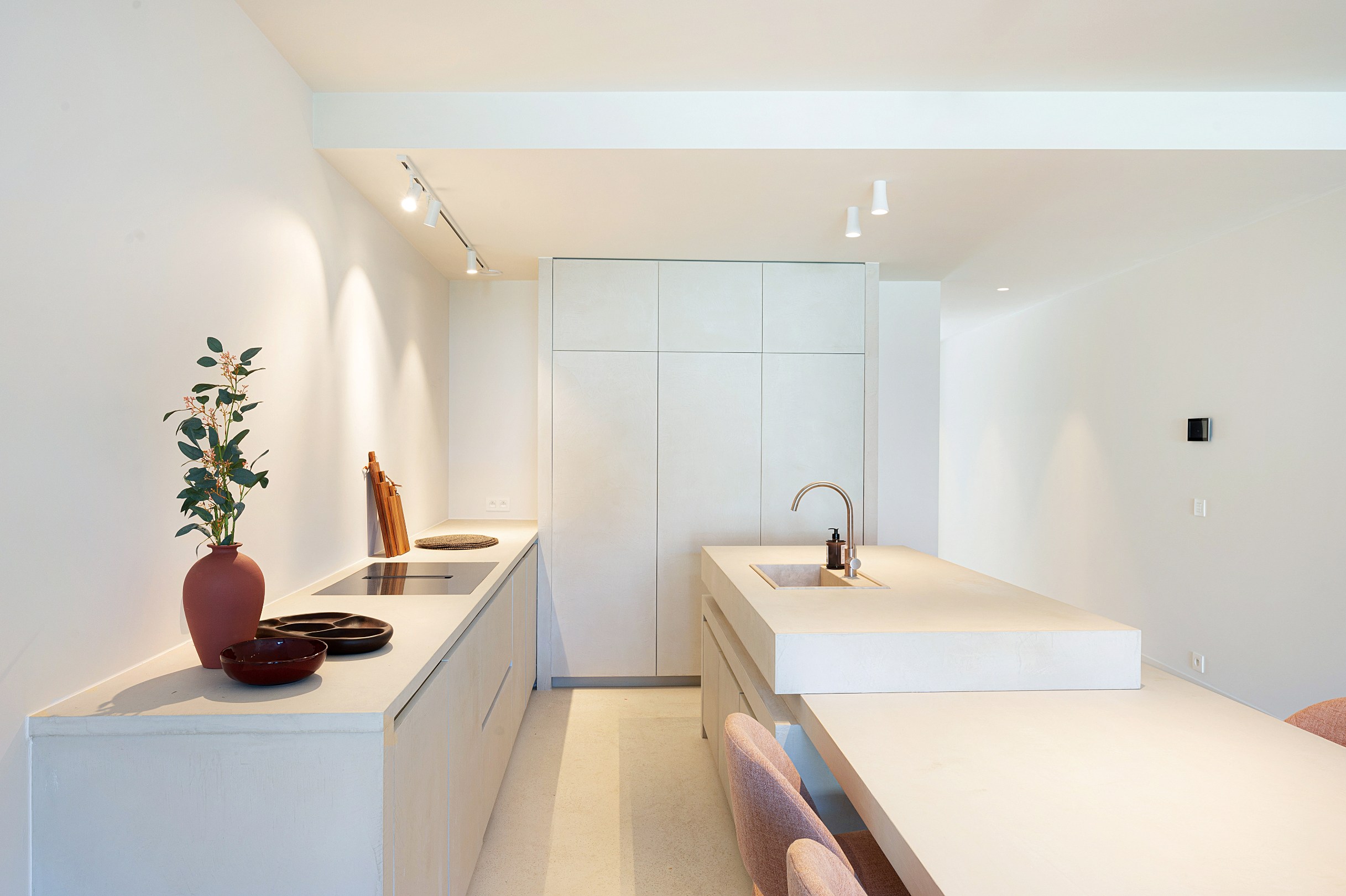 Prachtig afgewerkte nieuwbouwwoning met 4 slaapkamers gelegen in het oude Knokke. 