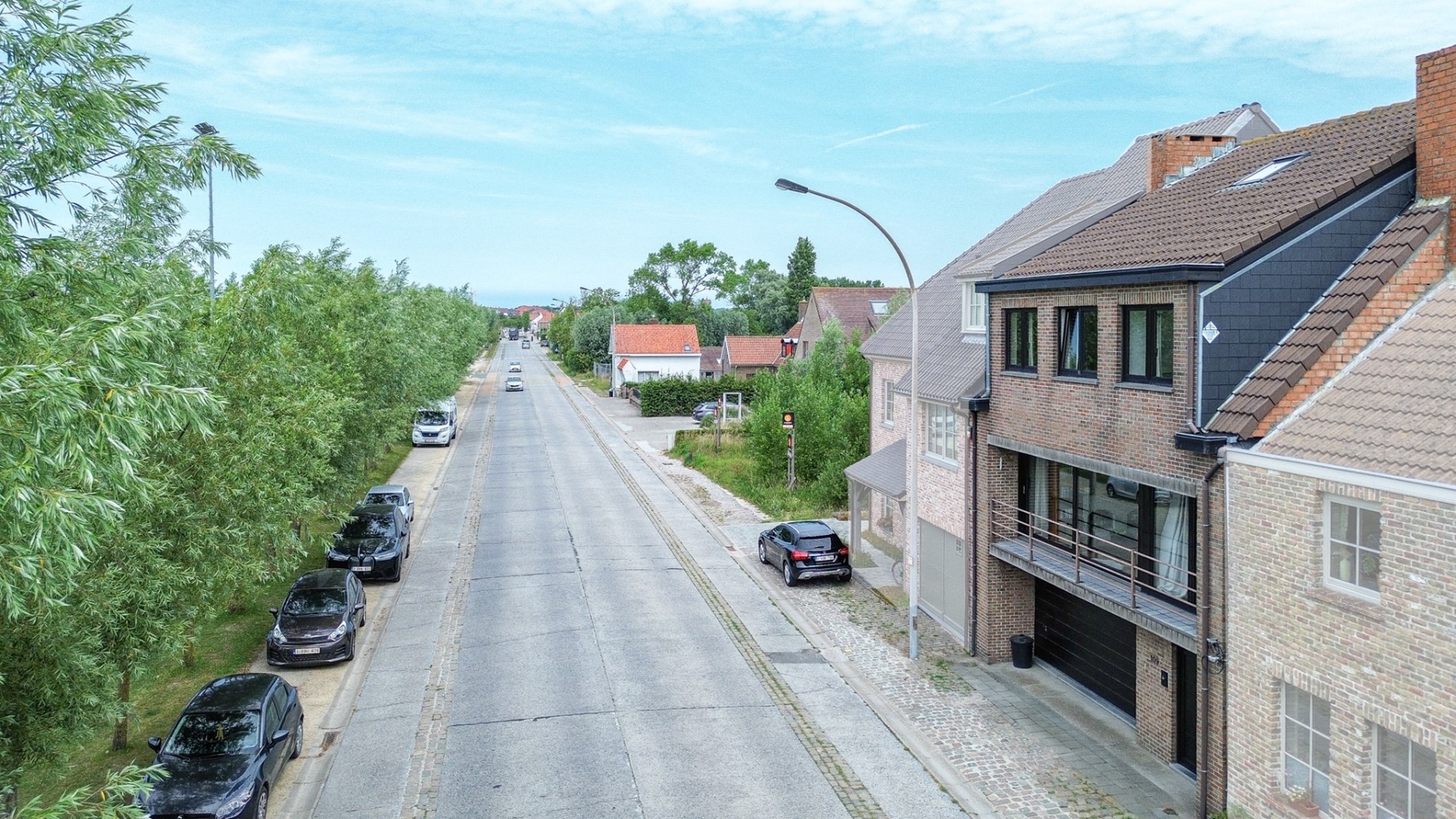 Ruime bel-etagewoning met tuin en bijgebouw, vlakbij centrum De Haan 