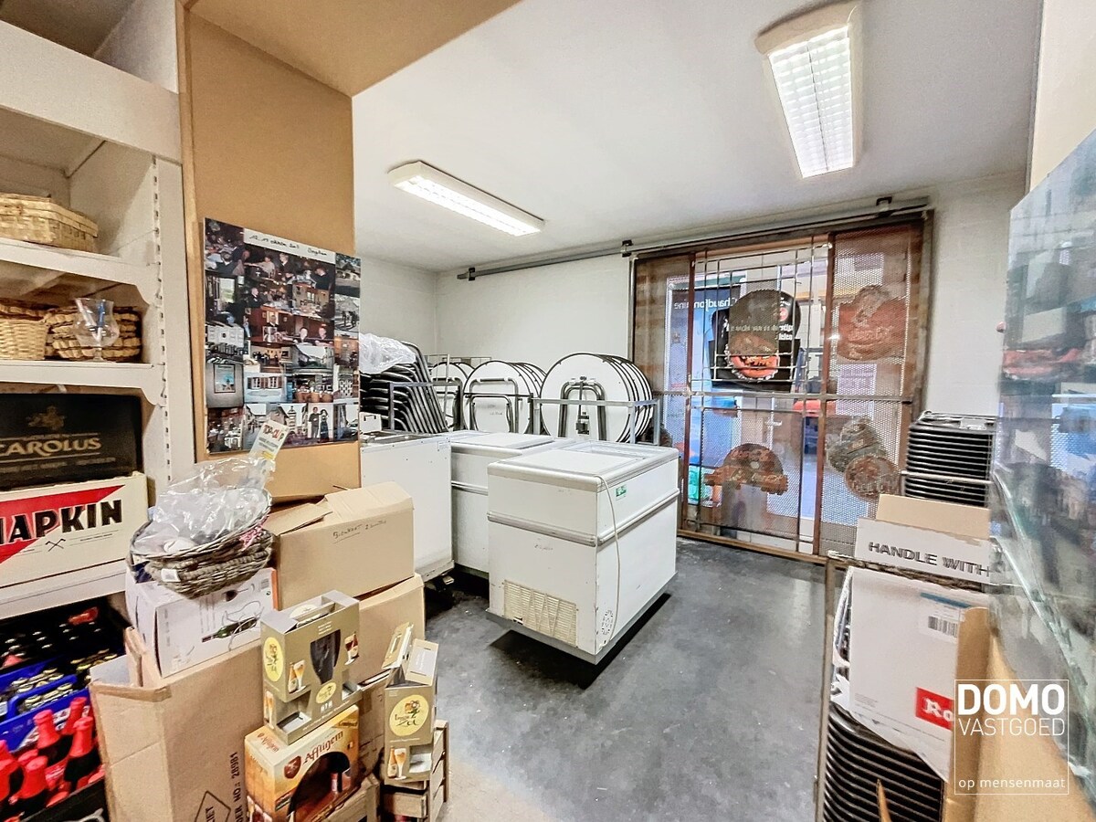 UNIEK pand met tal van mogelijkheden, gunstig gelegen te Kermt. 