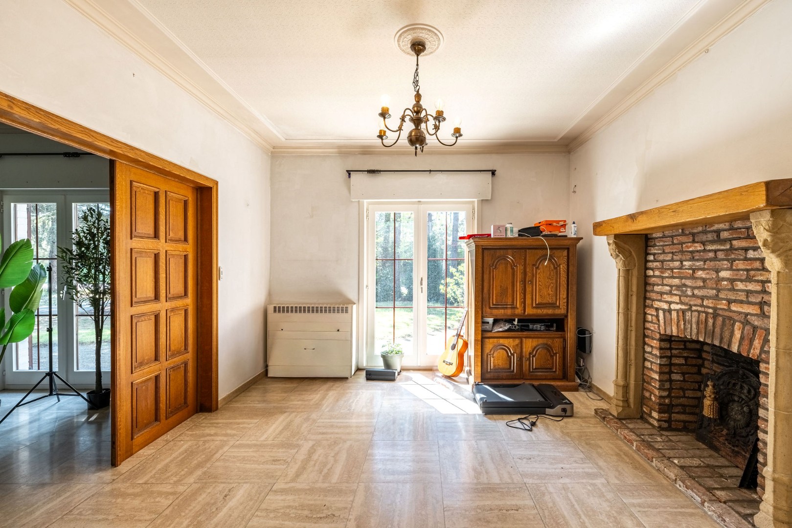 Karaktervolle villa met royale volumes op perceel van 1100m2 nabij de E40 