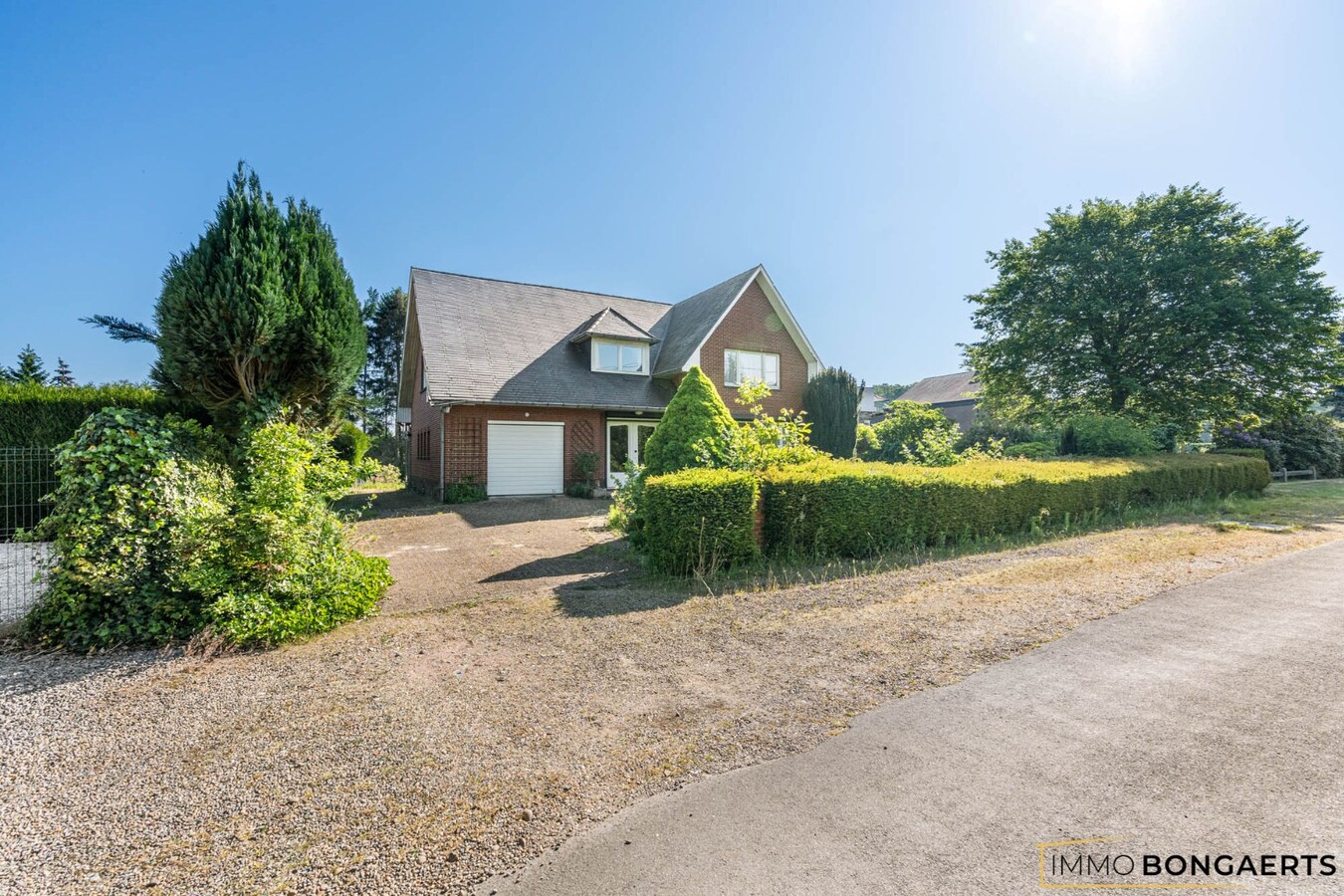 Rustig gelegen woning op een groot perceel 