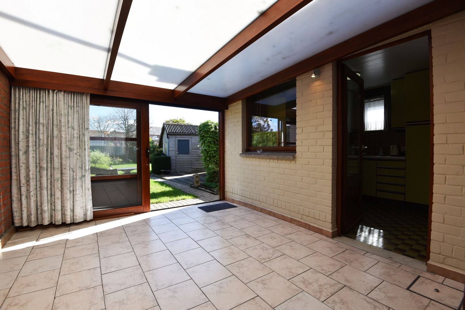 Op te frissen woning met 3 slpks, garage en tuin, rustig gelegen te Adegem 