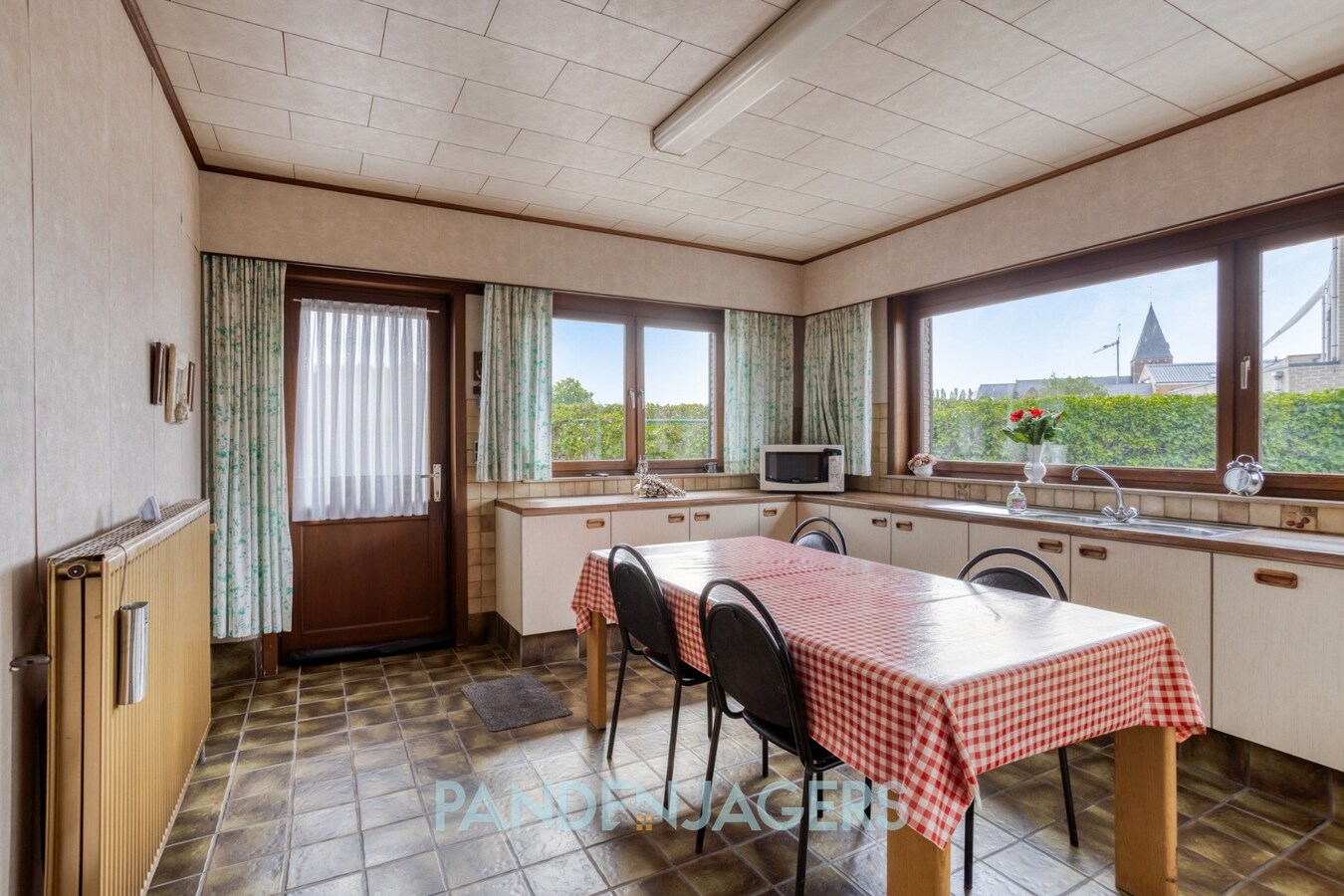 Te renoveren laagbouwwoning met grote zolder te Duffel 