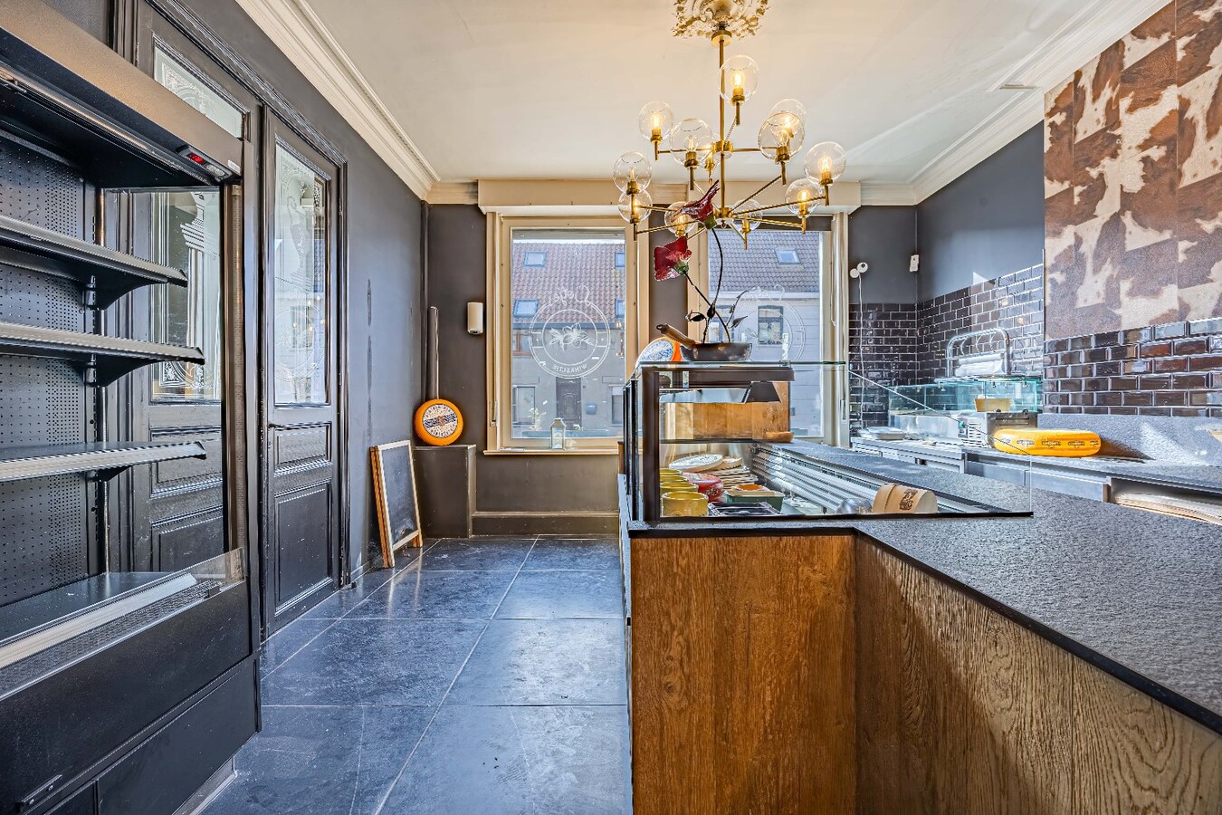 Uniek handelspand met woonst in het charmante Lissewege – tal van mogelijkheden! 