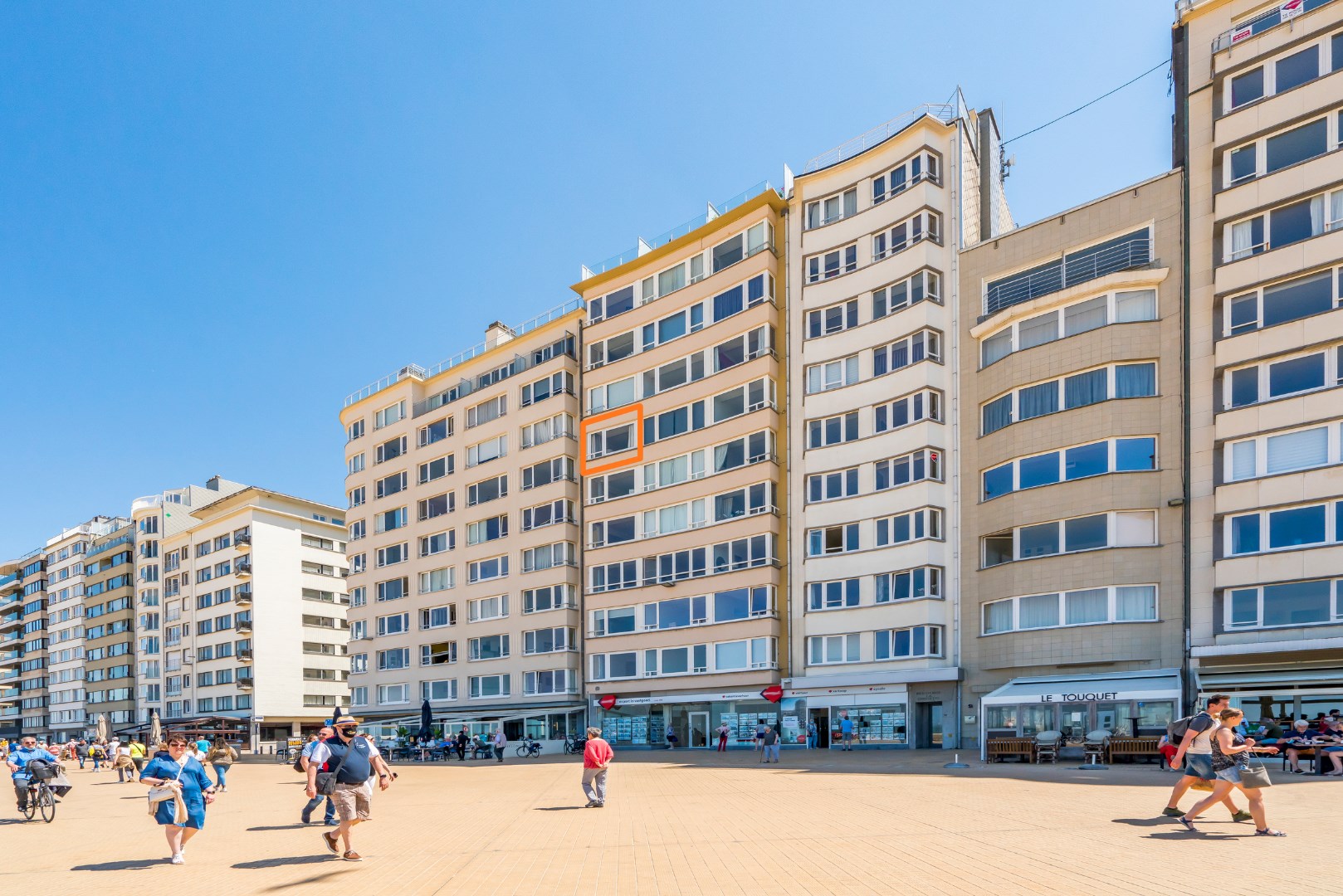 APPARTEMENT MET FRONTAAL ZEEZICHT IN CENTRUM OOSTENDE 