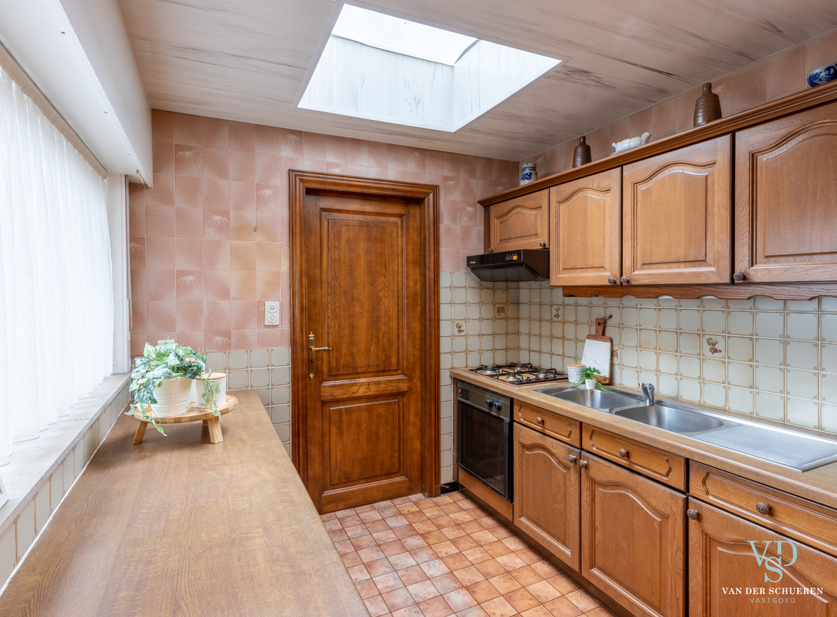 Degelijke, op te frissen Half Open Bebouwing. 