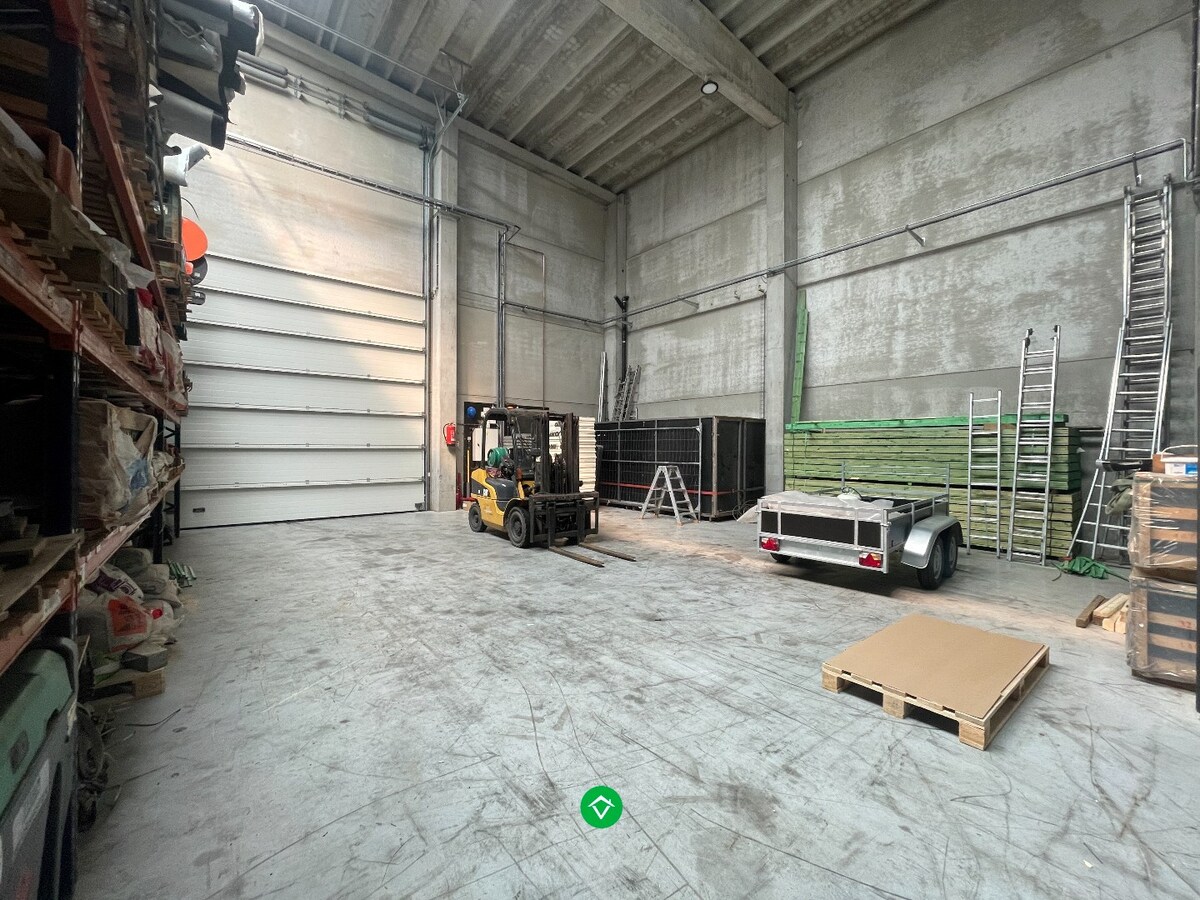 Loods/opslagplaats van 250 m² te Moorslede 