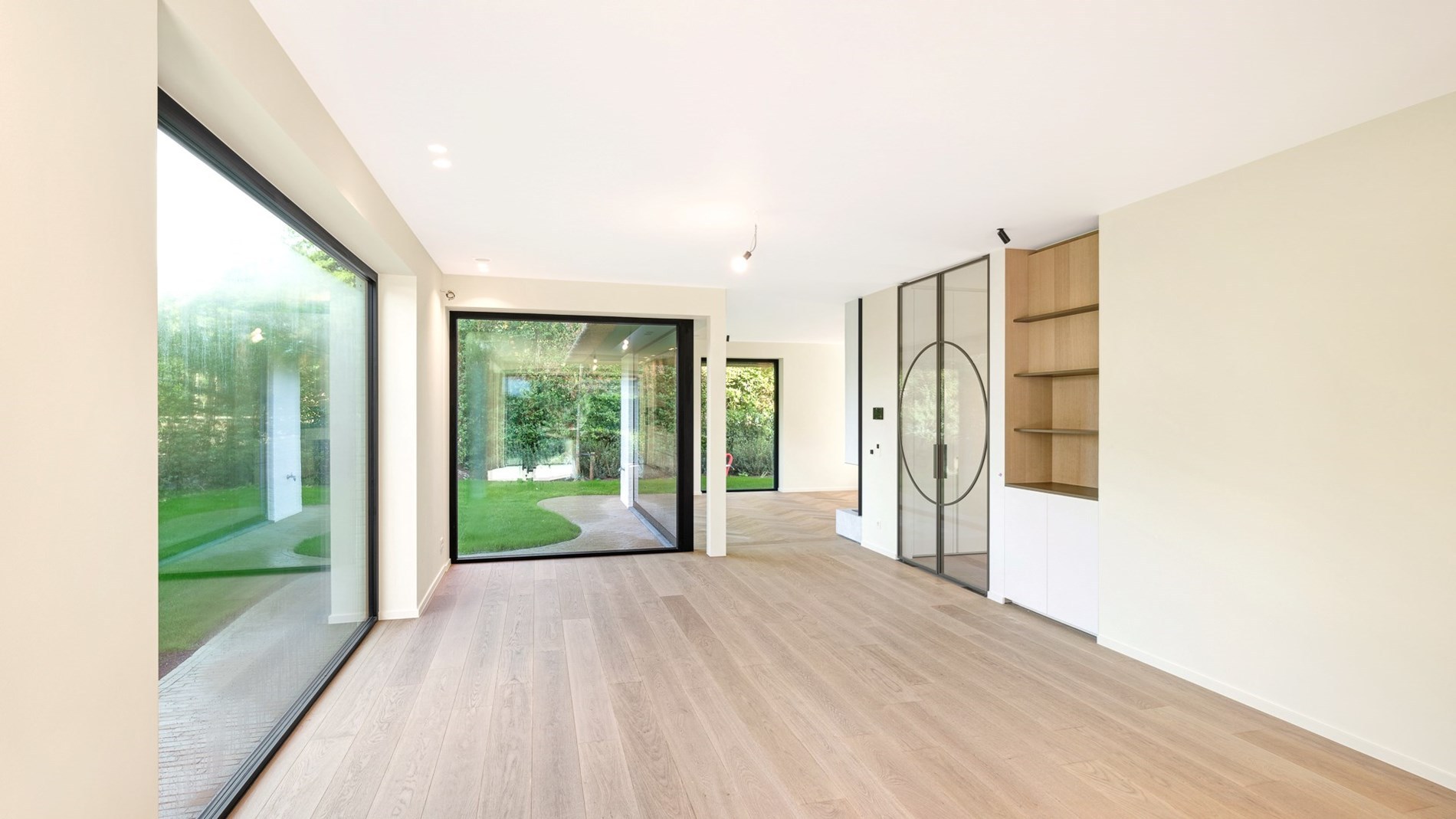 OPENDEURDAG ZATERDAG 04/04 - Madeliefjespad 1 (tussen 14 en 16u ): Indrukwekkende nieuwbouwvilla in hartje Zoute op enkele passen van de golf te Knokke. 