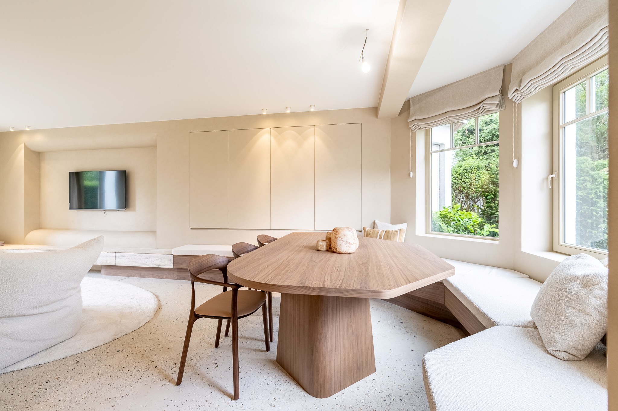 Très luxueuse et charmante villa jumelée rénovée, située à proximité du centre commercial de Knokke. 