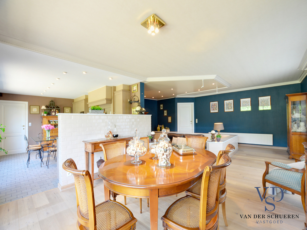 Ruime, tijdloze villa. Uitstekende ligging. 